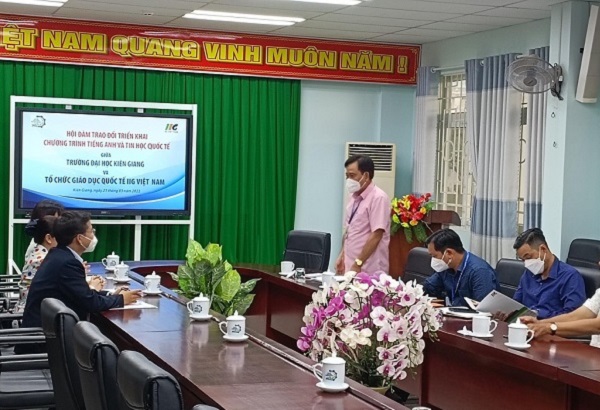 TS. Nguyễn Tuấn Khanh – Bí thư Đảng ủy, Hiệu trưởng Trường ĐH Kiên Giang phát biểu tại buổi lễ